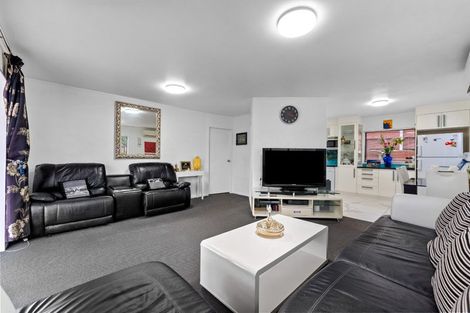 Photo of property in 1/51 Vandeleur Avenue, Birkdale, Auckland, 0626