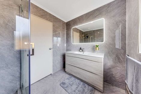 Photo of property in 39 Croftview Road, Wattle Downs, Auckland, 2103