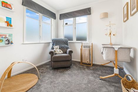 Photo of property in 2/269a Great North Road, Henderson, Auckland, 0612