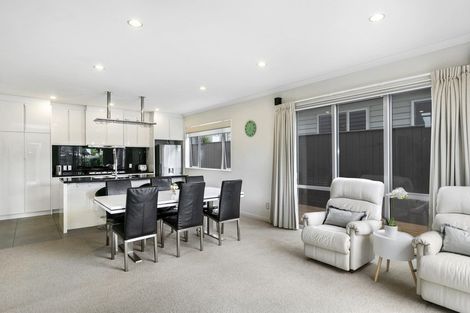 Photo of property in 60 Whites Line West, Woburn, Lower Hutt, 5010