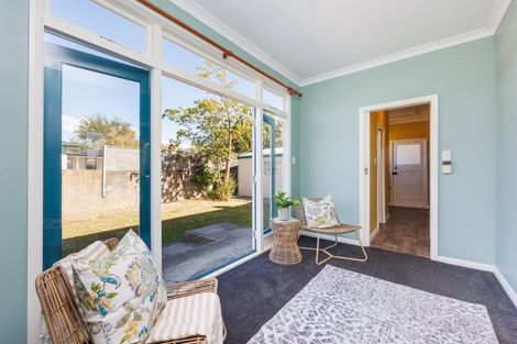 Photo of property in 16 College Street, Awapuni, Palmerston North, 4412