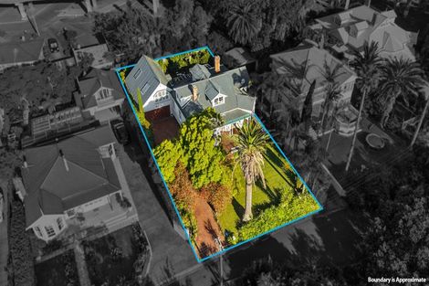 Photo of property in 5 Queen Street, Northcote Point, Auckland, 0627