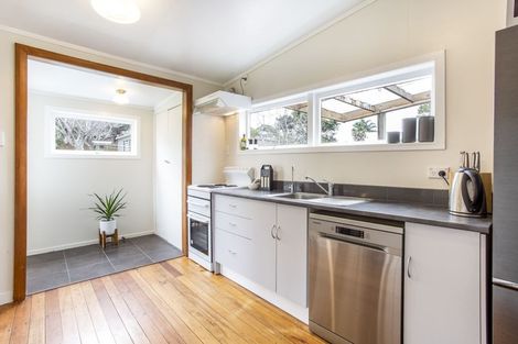 Photo of property in 43 Awaroa Road, Helensville, 0800