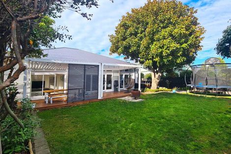 Photo of property in 2 Poulton Avenue, Richmond, Christchurch, 8013