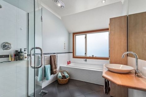 Photo of property in 1 Piha Close, Papamoa Beach, Papamoa, 3118