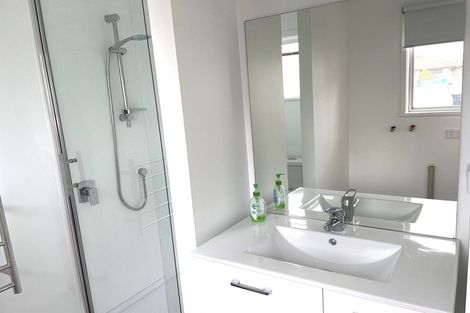 Photo of property in 3/122 Archers Road, Glenfield, Auckland, 0629