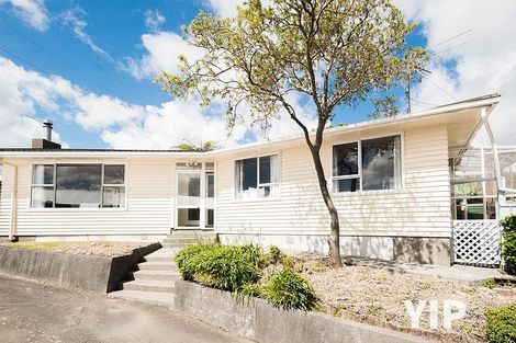 Photo of property in 8 Link Road, Newlands, Wellington, 6037