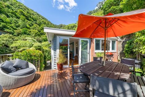 Photo of property in 3 Waitohu Road, York Bay, Lower Hutt, 5013