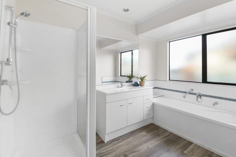 Photo of property in 16 Crannich Place, Wattle Downs, Auckland, 2103