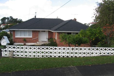 Photo of property in 1/2 Elizabeth Place, Mairangi Bay, Auckland, 0630