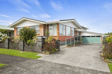 Photo of property in 24 Nevada Drive, Merrilands, New Plymouth, 4312