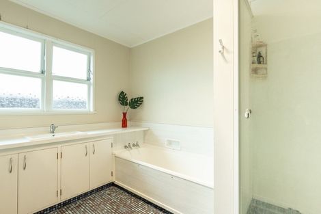 Photo of property in 19 Sefton Street, Havelock North, 4130