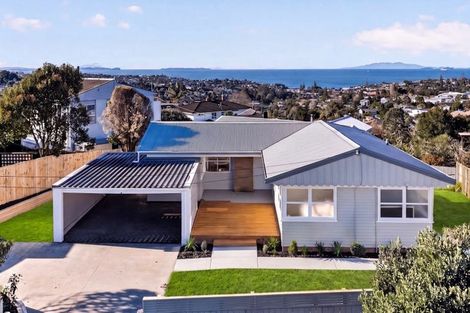 Photo of property in 313 East Coast Road, Mairangi Bay, Auckland, 0630