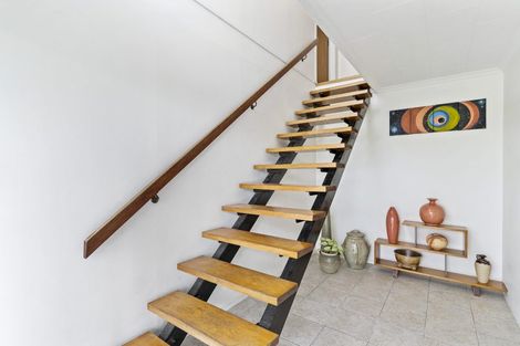 Photo of property in 16 La Trobe Street, Pakuranga Heights, Auckland, 2010