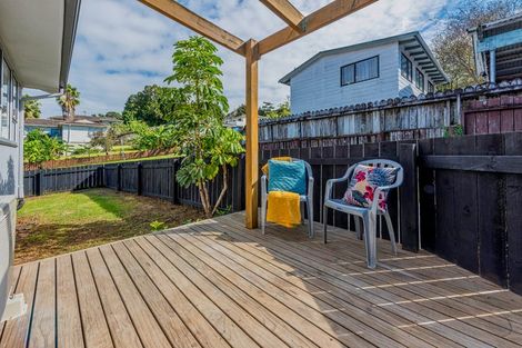Photo of property in 1/26 Kemp Road, Massey, Auckland, 0614
