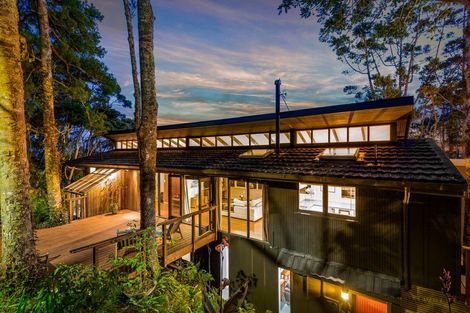 Photo of property in 10 Rangiwai Road, Titirangi, Auckland, 0604