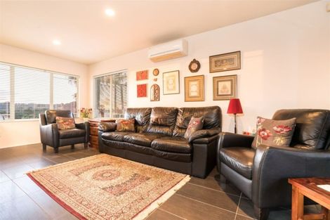 Photo of property in 10 Stephanie Close, Glenfield, Auckland, 0629