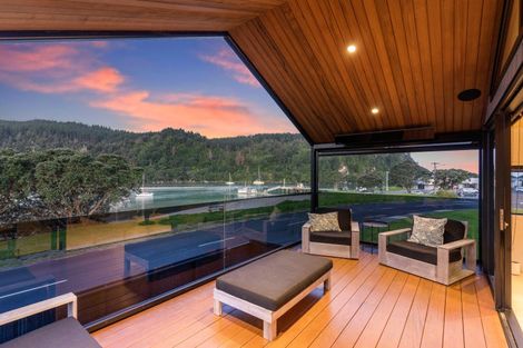 Photo of property in 101 Beach Road, Whangamata, 3620