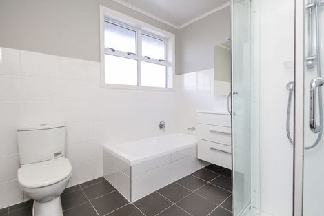 Photo of property in 13 Rewarewa Road, Te Atatu Peninsula, Auckland, 0610