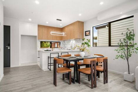 Photo of property in 21a Hillcrest Avenue, Hillcrest, Auckland, 0627