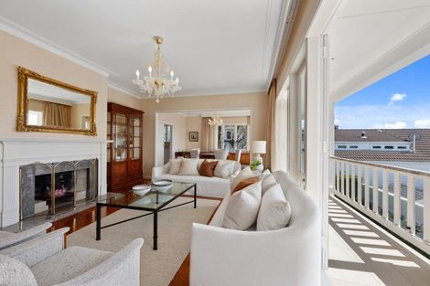 Photo of property in 102a Kitchener Road, Milford, Auckland, 0620