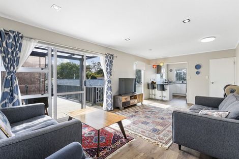 Photo of property in 3/41 Elizabeth Drive, West Harbour, Auckland, 0618