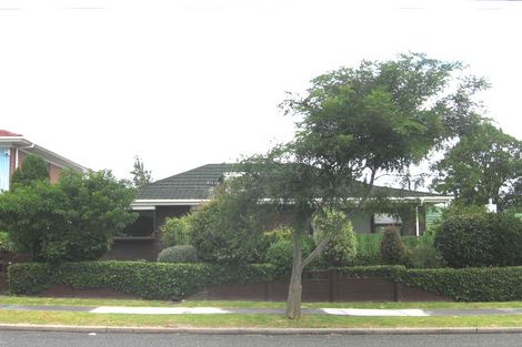 Photo of property in 1/123 Chivalry Road, Glenfield, Auckland, 0629