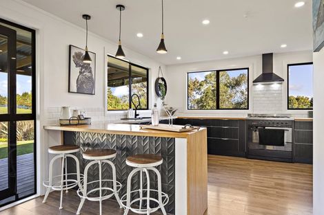 Photo of property in 44b Crosland Road, South Head, 0874