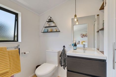 Photo of property in 16 Larsen Crescent, Tawa, Wellington, 5028