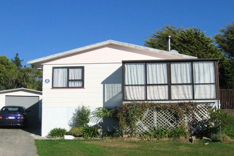 Photo of property in 6 Whitechapel Grove, Stokes Valley, Lower Hutt, 5019