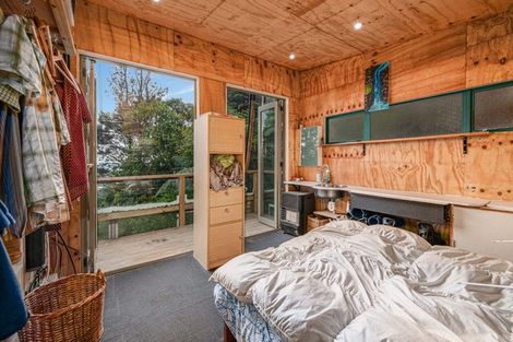 Photo of property in 408a Scenic Drive, Waiatarua, Auckland, 0612