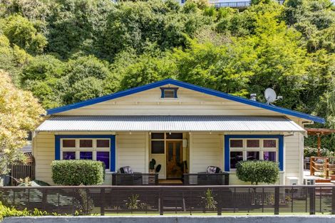 Photo of property in 124 Shakespeare Road, Bluff Hill, Napier, 4110