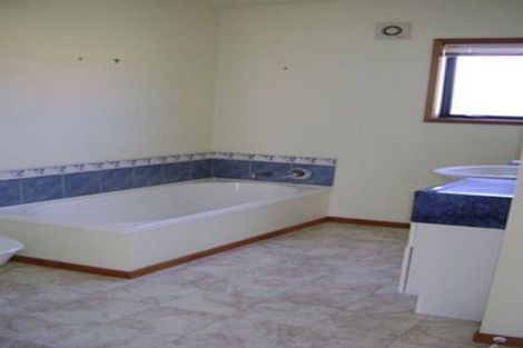 Photo of property in 22 Marina View, Paremata, Porirua, 5026