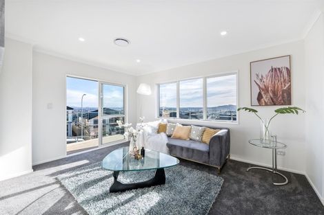 Photo of property in 10 Aklander Rise, Flat Bush, Auckland, 2019