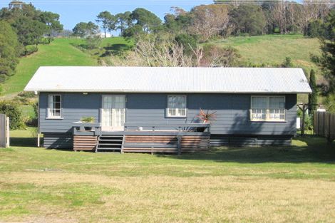 Photo of property in 34 Captain Cook Road, Cooks Beach, Whitianga, 3591