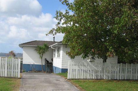 Photo of property in 27 Pipitea Place, Massey, Auckland, 0614