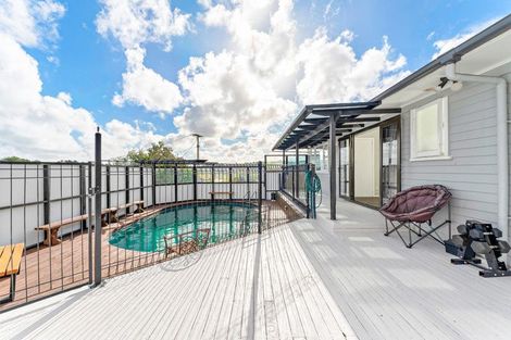 Photo of property in 18 Murray Road, Te Atatu Peninsula, Auckland, 0610