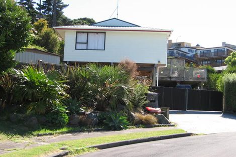 Photo of property in 69 Topliss Drive, Northcross, Auckland, 0632