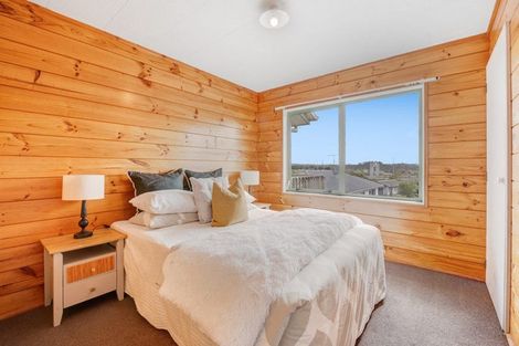 Photo of property in 1/3 Jumento Place, Unsworth Heights, Auckland, 0632