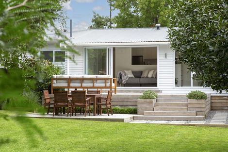 Photo of property in Peninsula Primary School, 61 Wharf Road, Te Atatu Peninsula, Auckland, 0610