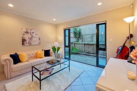 Photo of property in 11 Barnea Circle, Glen Eden, Auckland, 0602