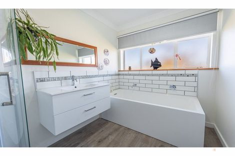 Photo of property in 1 Regent Street, Waimate, 7924