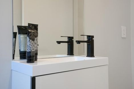 Photo of property in 38 Vinistra Road, Kumeu, 0810