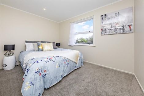 Photo of property in 21 Barrys Road, Glendene, Auckland, 0602