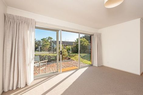 Photo of property in 39 Colchester Crescent, Newlands, Wellington, 6037