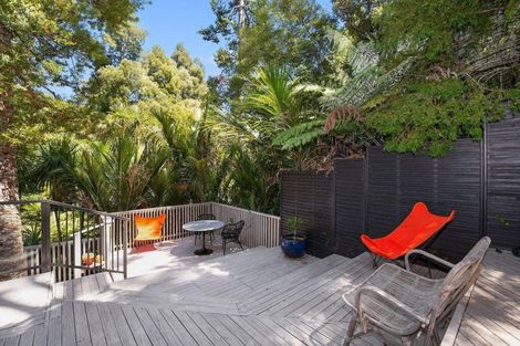 Photo of property in 24 Valley Road, Titirangi, Auckland, 0604