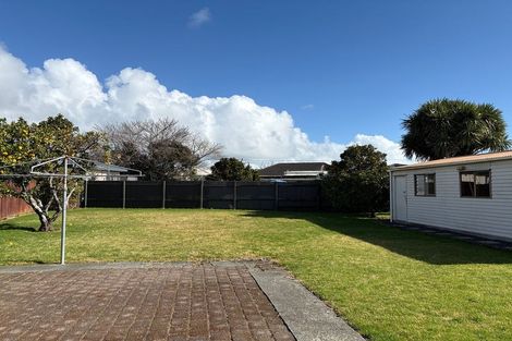 Photo of property in 6 Mountbatten Place, Papakura, 2110
