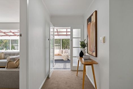 Photo of property in 4 Link Road, Newlands, Wellington, 6037