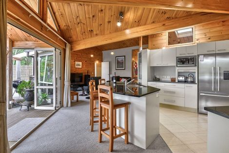 Photo of property in 136 Oraha Road, Kumeu, 0892