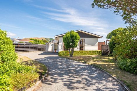 Photo of property in 15 Kanawa Street, Waikanae, 5036
